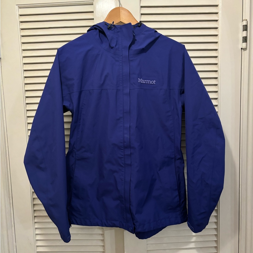 Marmot Gore-Tex rain jacket purple. Excellent waterproof raincoat gortex